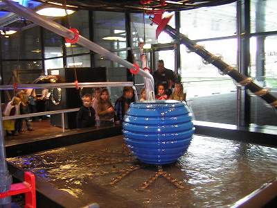 vil047 La Fontaine Renversante // Cité des Sciences