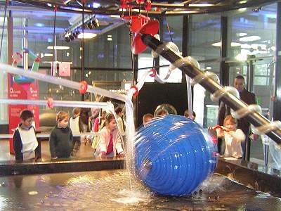 vil048 La Fontaine Renversante // Cité des Sciences