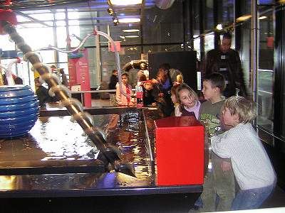 vil049 La Fontaine Renversante // Cité des Sciences